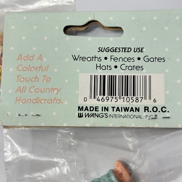 Pre-Painted Resin Collectible Figures - Farming Couple & Roosters - Picture 11 of 11